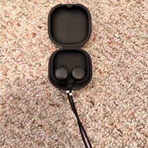 Google Pixel Black Earbud Headphones with Charging Case